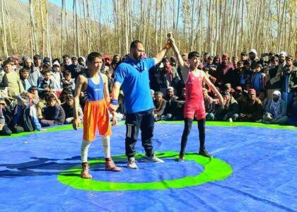 میدان‌وردګو کې د ۶۰ ورزشکارانو ترمنځ د پهلوانۍ سیالۍ ترسره شوې