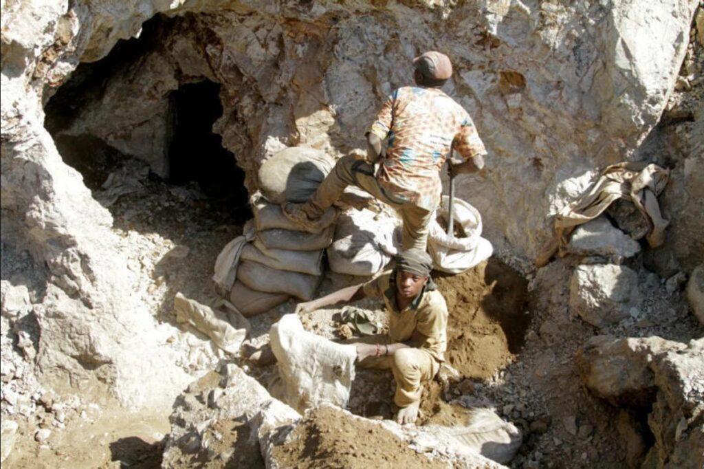 دست‌کم ۳۲ کارگر یک معدن در اثر ریزش پل در کنگو جان باختند