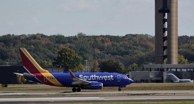 لغو صدها پرواز در امریکا به‌دلیل کمبود کنترل‌کننده‌گان ترافیک هوایی در پی تعطیلی حکومت فدرال
