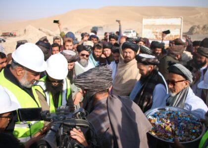 بلخ کې د ۴۵۰ میلیون افغانیو په لګښت د یوه سړک جوړولو چارې پیل شوې