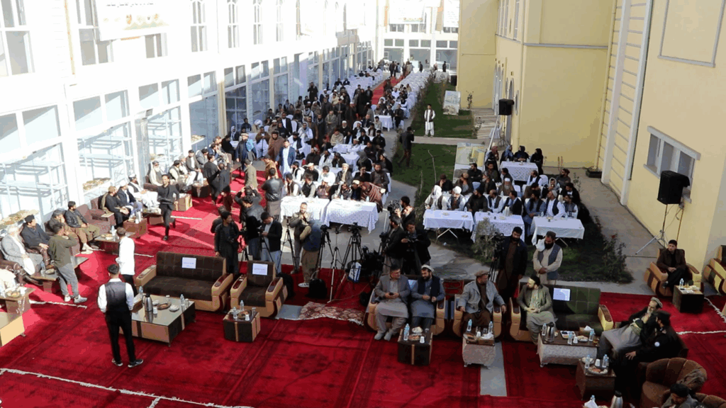 کابل کې د ۲۴۰ میلیون په افغانیو په لګښت د وچې میوې یو مارکېټ پرانیستل شو