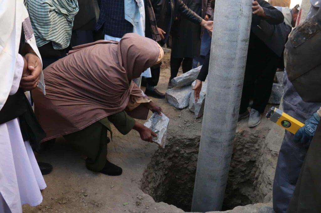 لوګر کې د ۳۷ میلیون افغانیو په ارزښت د برېښنا رسونې یوې پروژې چارې پیل شوې