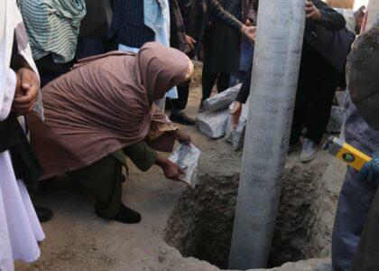 لوګر کې د ۳۷ میلیون افغانیو په ارزښت د برېښنا رسونې یوې پروژې چارې پیل شوې