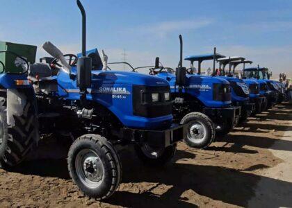 غزني کې د پرمختللو کرنیزو وسایلو او تجهیزاتو نندارتون جوړ شو