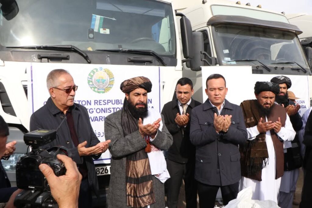 کمک‌های بشردوستانهٔ ۴۰۰ تُنی ازبکستان از طریق بندر حیرتان به بلخ رسید