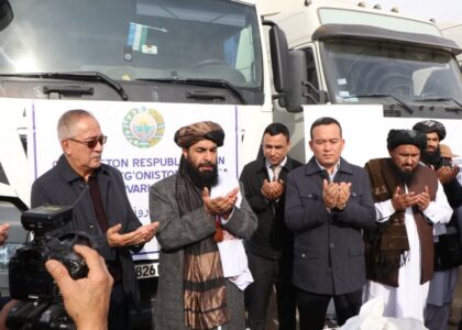 کمک‌های بشردوستانهٔ ۴۰۰ تُنی ازبکستان از طریق بندر حیرتان به بلخ رسید