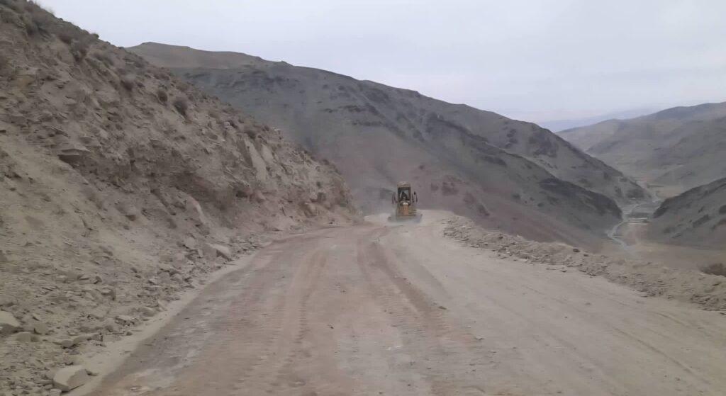کار بازسازی ۶۰ کیلومتر سرک در بامیان آغاز شد