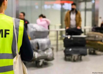 ۵۰ چهرۀ سرشناس آلمان خواستار انتقال فوری افغان‌های دارای وعدۀ پذیرش به این کشور شدند