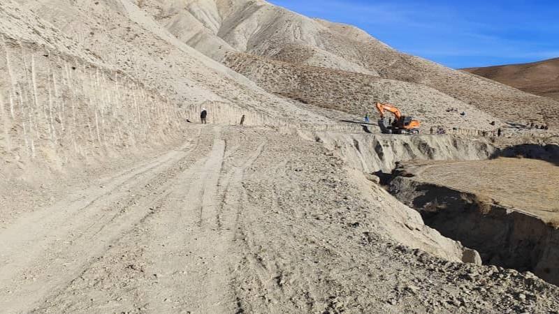 کار ساخت و بازسازی ۱۶۴ کیلومتر راه‌هایی روستایی در غور آغاز شد