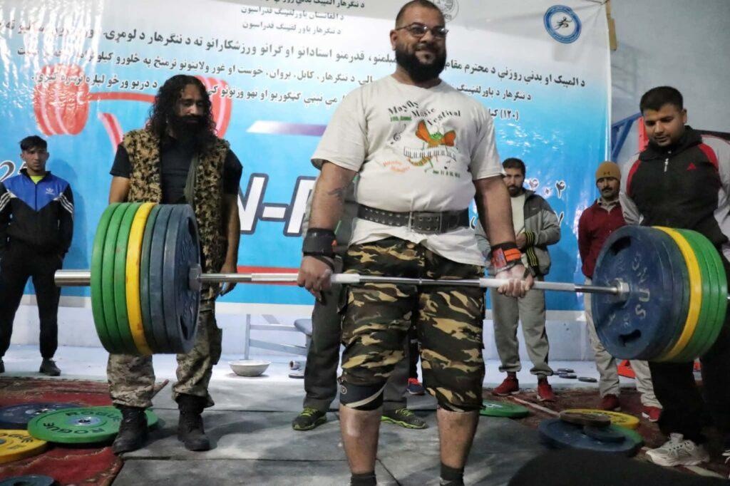 په ننګرهار کې د پاورلفټینګ سیالیو اتلولي د غور لوبډلې خپله کړه