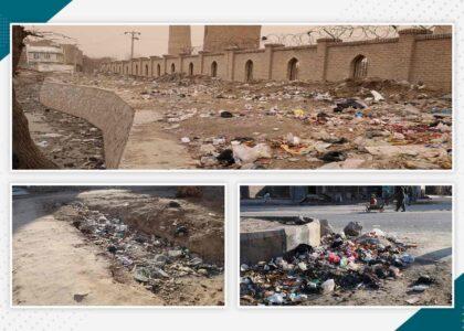 د هرات ښار اوسېدونکي: په ښار کې دې کثافت‌دانۍ ډېرې او کثافات دې منظم ټول شي