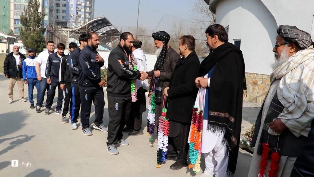 د غېږنیونې او وزن پورته کولو افغان ورزشکاران د برونزو له پنځو مډالونو سره هېواد ته راستانه شول