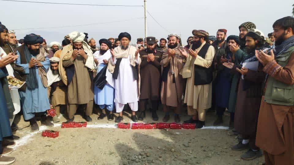 لغمان کې د ۲۱.۵ میلیون افغانیو په ارزښت د یوه سوداګریز مرکز د جوړېدو چارې پیل شوې