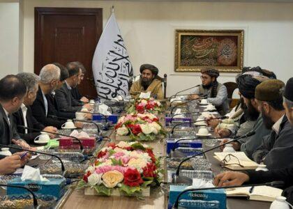 ملا عبدالغني برادر د ایران د رېل‌پتلۍ د رییس په مشرۍ پلاوي سره وکتل