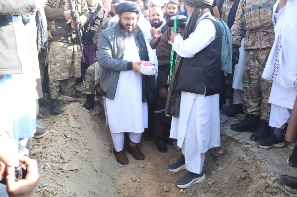 کار بازسازی ۲۰ کیلومتر از سرک ولسوالی کوه‌صافی پروان آغاز شد