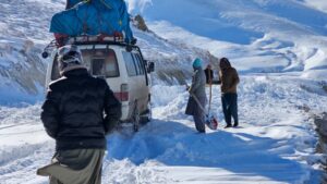 Snowfall clogs Ghor–Kabul road, disconnects six districts