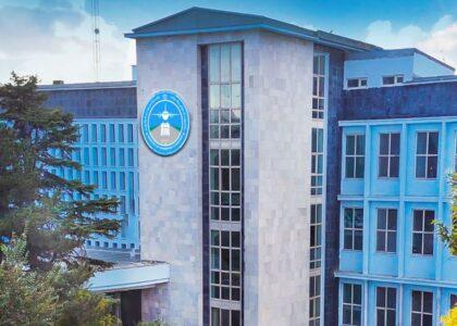 د ترانسپورټ او هوايي چلند وزیر د یوه پلاوي په مشرۍ عمان ته لاړ