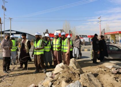 غزني کې د کابل – کندهار لویې لارې د پراخولو چارې پيل شوې