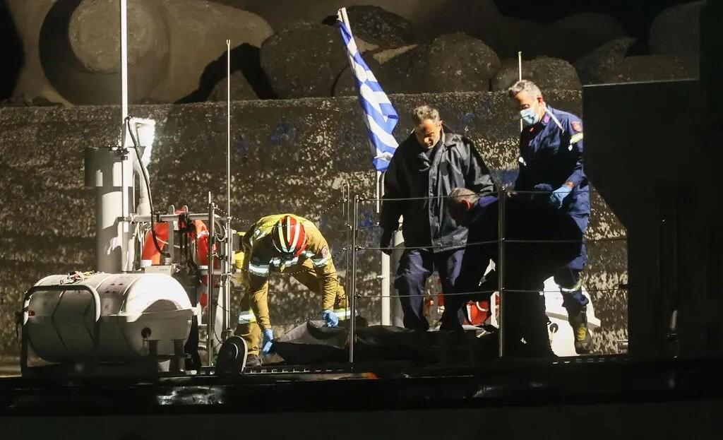 واژگون شدن یک کشتی مهاجرین در جزیرۀ یونان ۱۷ کشته بر جا گذاشت