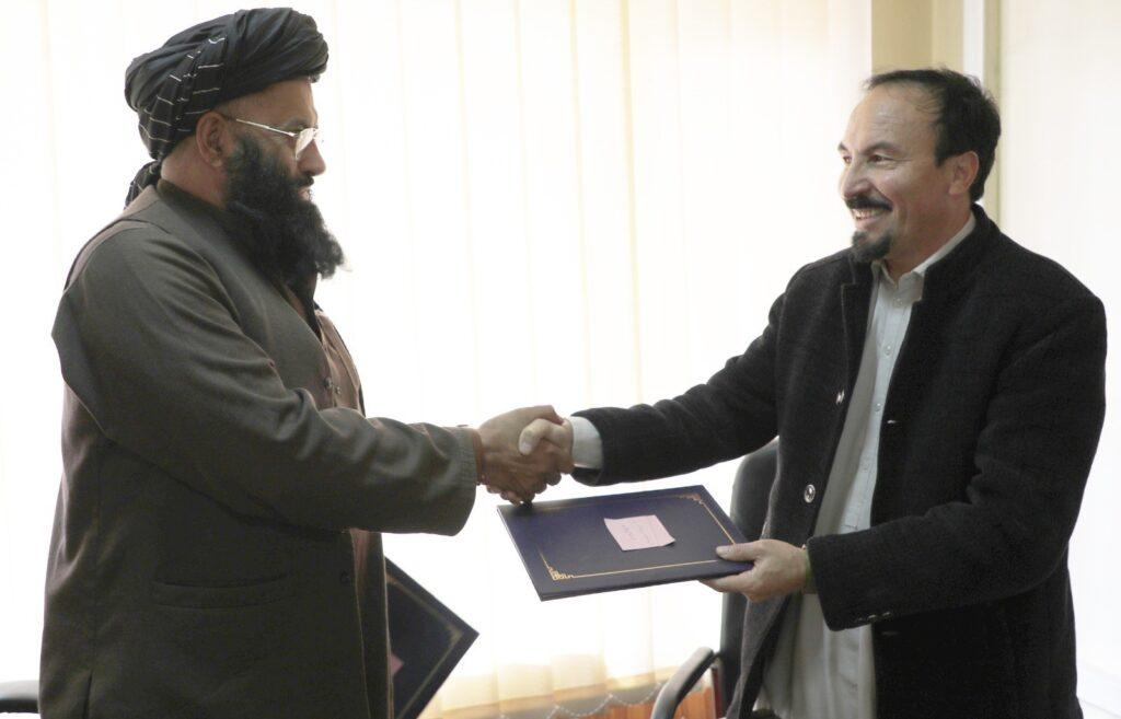 وزارت امور مهاجرین با یک مؤسسه تفاهمنامۀ همکاری امضاء کرد