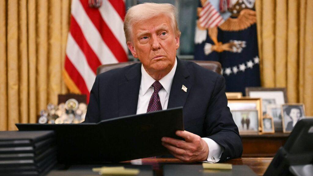 ترمپ روند صدور ویزه برای برنده‌گان لاتری گرین‌کارت امریکا را تعلیق کرد