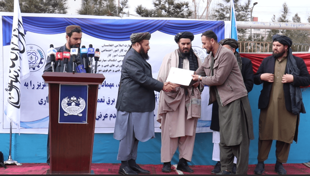 ۱۴۰ جوان پس از گذراندن دورۀ آموزشی فنی و حرفه‌ای در کابل سند فراغت دریافت کردند