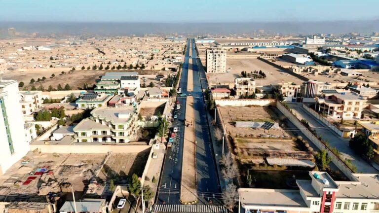 سرک پارک‌های صنعتی مزارشریف پس از قیرریزی به بهره‌برداری سپرده شد