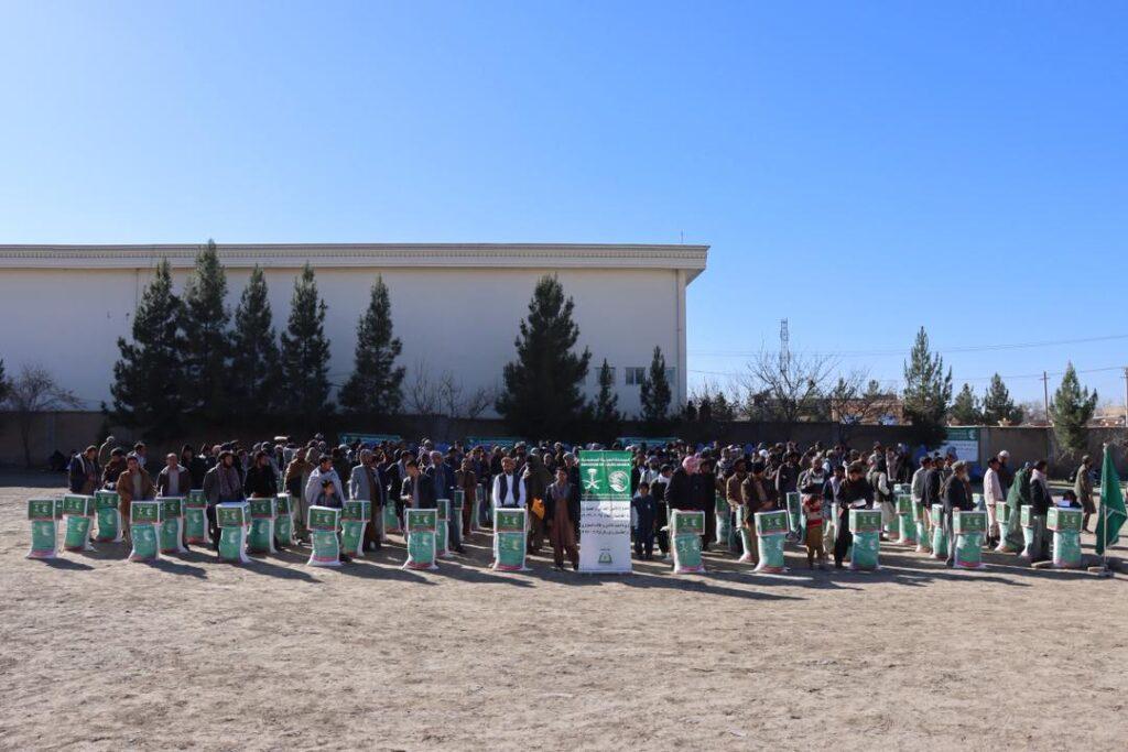 توزیع کمک‌های بنیاد ملک سلمان برای دو هزار خانواده نیازمند در فاریاب آغاز شد