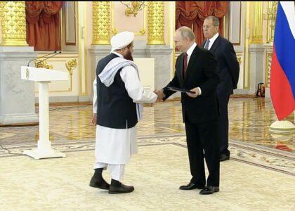 سفیر افغانستان در روسیه اعتبارنامهٔ خود را به پوتین تسلیم کرد