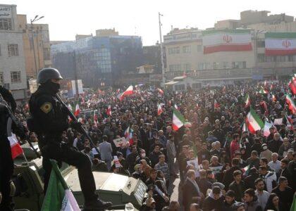 US urges citizens to leave Iran