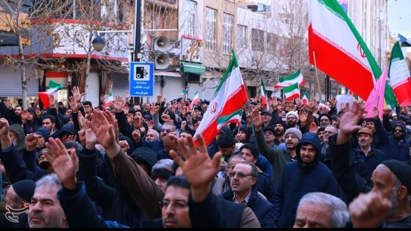 راهپیمایی‌های حامی حکومت ایران در چند شهر هم‌زمان با ادامه اعتراض‌ها