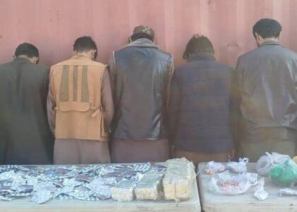 سی تن در پیوند به قاچاق و فروش مواد مخدر در ننگرهار بازداشت شده‌اند