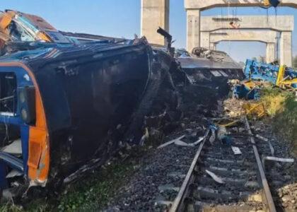 22 killed, 80 injured after crane collapses on train in Thailand