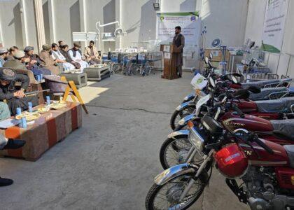 توزیع موترسایکل‌‌ها به نیروهای امنیتی و کمک‌ تجهیزات طبی در بادغیس و فاریاب