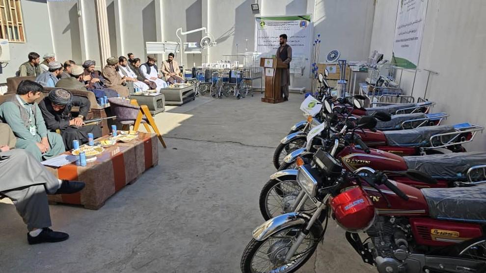 توزیع موترسایکل‌‌ها به نیروهای امنیتی و کمک‌ تجهیزات طبی در بادغیس و فاریاب