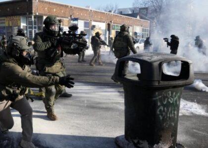 د امریکا د کډوالۍ او ګمرک ادارې مامورینو په مینیاپولیس ښار کې یو بل کس په ډزو وژلی