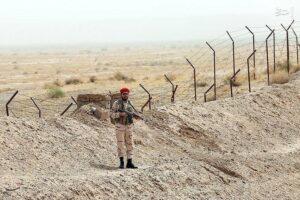 له ایران سره په پوله کې د ورښتونو او یخنۍ له امله بند پاتې ۳۰۰ افغانان ژغورل شوي