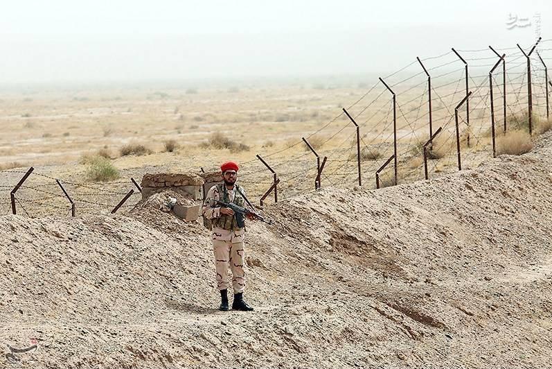 حدود ۳۰۰ افغان از شرایط سخت جوی در مرز تایباد ایران نجات یافتند