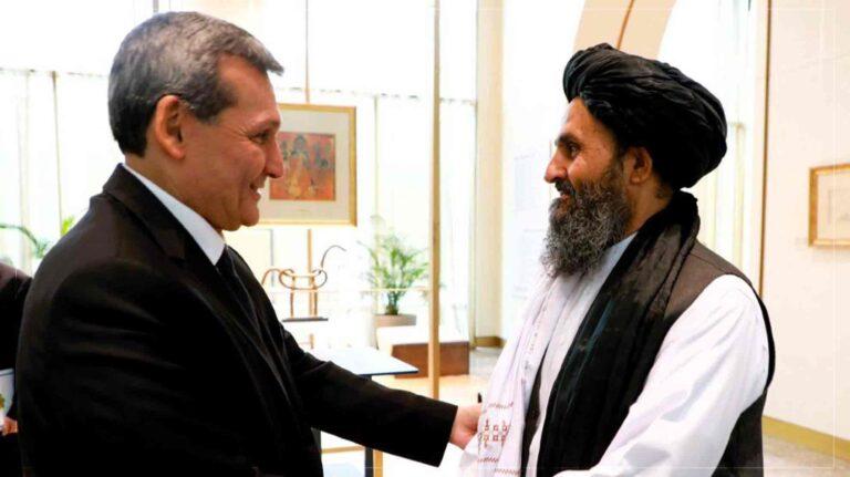 ملا عبدالغني برادر له ترکمنستاني پلاوي سره د لیدنې په موخه هرات ته ولاړ