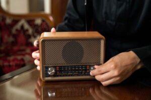 د افغانستان د ازادو ژورنالېستانو ټولنه: راډيوګانې د فعالیت د دوام لپاره ملاتړ ته اړتیا لري