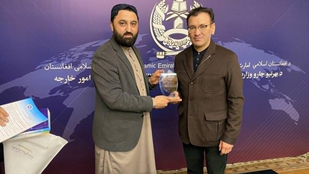 افغان او اوزبېکستاني چارواکو د ستراتيژيکو همکاریو د پیاوړتیا په اړه خبرې کړې دي