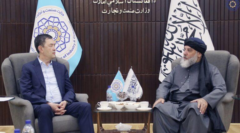 گفت‌وگوی وزیر صنعت و تجارت افغانستان با والی سیردریای اوزبیکستان درباره گسترش روابط تجاری