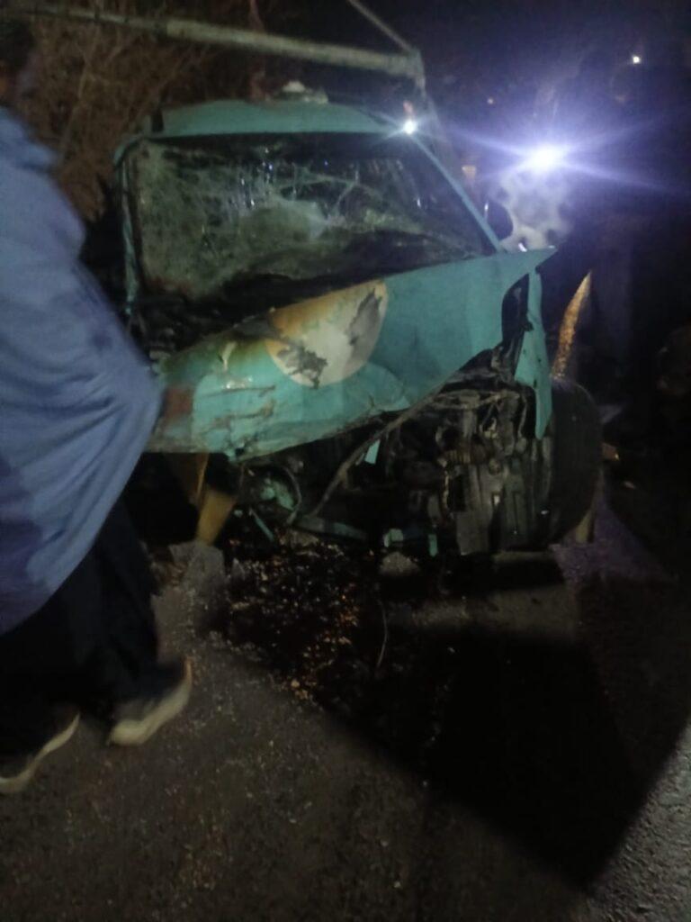 غزني کې ترافیکي پېښه؛ یو کس مړ او ١٣ نور ټپيان شوي