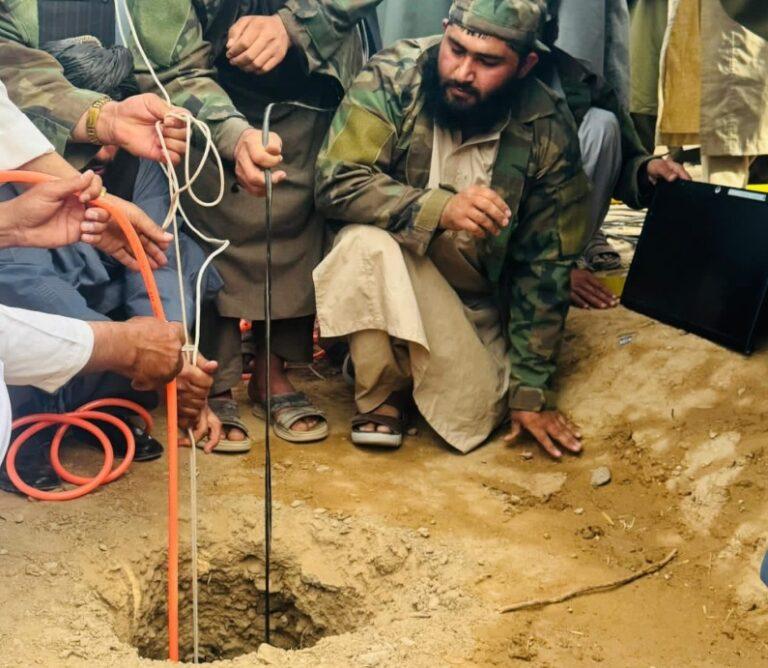 کودک افتاده در یک چاه عمیق در هلمند نجات داده شد
