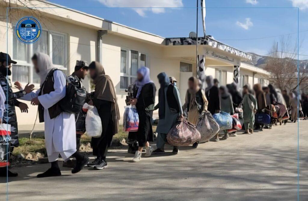 د هېواد د شپږو ولایتونو له زندانونو د کوچني اختر رارسېدو په مناسبت ۳۴۴ بندیان ازاد شوي