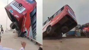 سقوط بس به دریا در بنگلا‌دیش؛ دست‌کم ۲۳ تن جان باخته‌اند