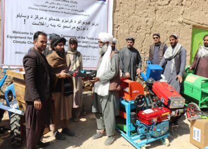 د غزني په څلورو ولسوالیو کې د بزګرانو لپاره د کرنیزو خدمتونو لس مرکزونه فعال شول