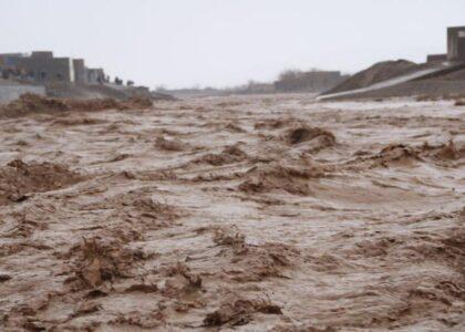 در پی سیلاب‌های اخیر در هرات یک تن جان باخته و ۱۳ تن دیگر زخمی شده‌اند