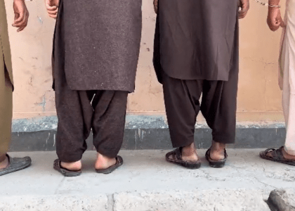 «چهار دزدی که به نام نیروهای امنیتی سرقت می‌کردند، در خوست بازداشت شدند»