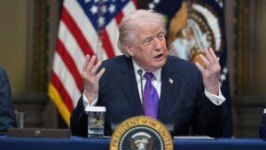 ټرمپ: که ناټو په هرمز تنګي کې مرسته ونه کړي له بد راتلونکي سره به مخ شي